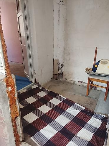 torpaq qurdu satilir: Kirayə üçün sadə 1 otaqlı yaşayış sahəsi. Xüsusiyyətlər: - 1 yataq — 2