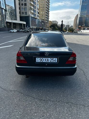 volkswagen 1995: Mercedes-Benz C 180: 1.8 л | 1995 г. Седан