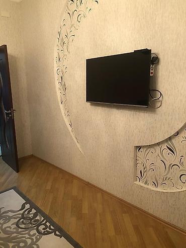 yevlax iş: Bakı, M.Ə. Rəsulzadə qəs., 3 otaqlı, Köhnə tikili, m. Azadlıq Prospekti, 57 kv. m — 4