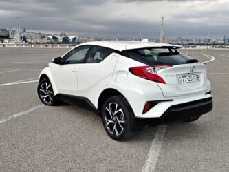 Toyota: Toyota C-HR: 2 l | 2018 il Hetçbek — 11