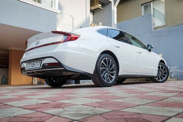 Hyundai: Hyundai Sonata: 2 l | 2022 il Sedan — 17