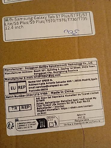 Ostala ženska obuća: Lot različitih predmeta za garderobu i opremu prodavnice/butika: - — 9