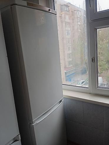 Холодильник Indesit, двухкамерный, белый, с нижней морозильной at lalafo.kg Холодильник Indesit, двухкамерный, белый, с нижней морозильной