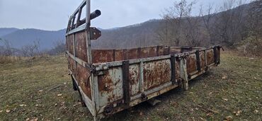 Yük maşınları üçün qoşqular: Bortları açılan kuza. Uzunluğu 4,3 m Eni 2,5 m Tam dəmir kuza — 4