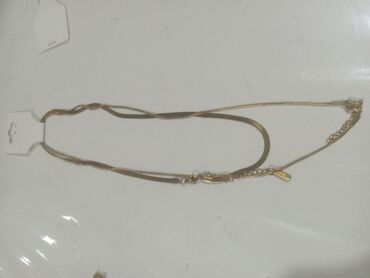 Bijuteriya dəstləri: Zərgərlik dəsti – qızılı rəng aksesuarlar Tərkib: - Boyunbağı 1: incə — 9