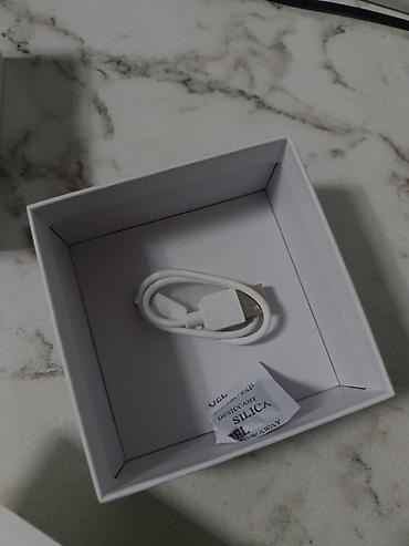 di box: Беспроводные наушники (вкладыши) с зарядным кейсом Использовано 3 дней — 3