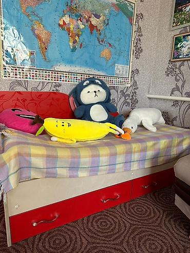 советский стенки: Детский/подростковый мебельный комплект в ярко‑красно‑кремовой гамме — 1