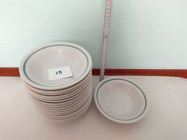 Другие товары для кухни: Продаю: 1. Блюдо глиняное, диаметр 36 см., цена 200 сом; 2. Тарелки — 3