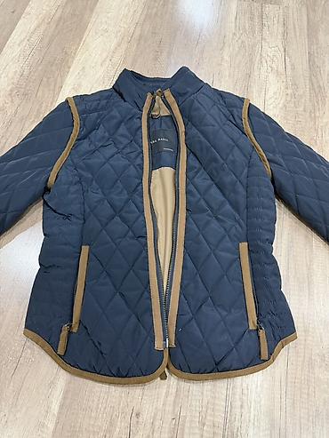 kurta: Qısa, yüngül və isti gödəkçə. Tünd göy rəngdədir, kənar hissələrində — 1