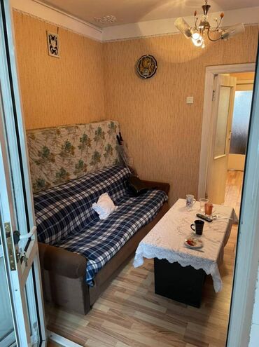 Ofislər: Ofis Nizami metrosunun yanında,. Sahəsi 70kv. Əşyalarla birlikdə — 6