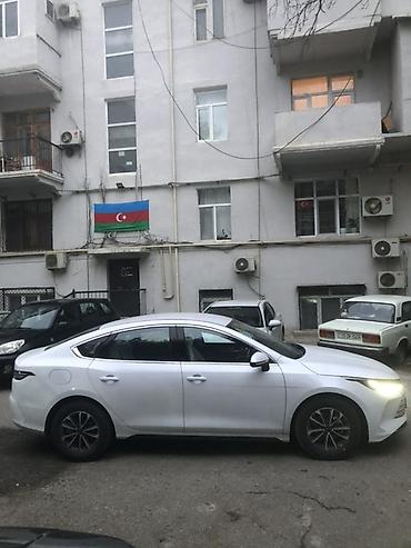byd diskleri: BYD Qin Plus DM-i sedan – ağ kuzovlu, hibrid (plug-in) model. Əsas — 6