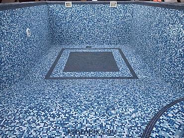 Укладка плитки: Отделка бассейнов мозаикой - Профессиональная облицовка чаш бассейнов — 4