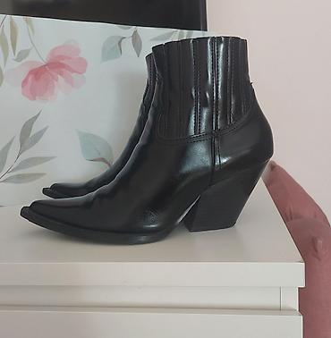 deichmann ugg srbija: Zara Crne ženske kožne kratke čizme sa potpeticom - Materijal: glatka — 5