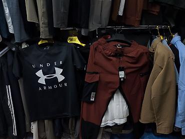 джинсы черные: Мужские брюки, Все размеры, Adidas, Новый, цвет - Красный, Самовывоз, Бесплатная доставка, Платная доставка — 1
