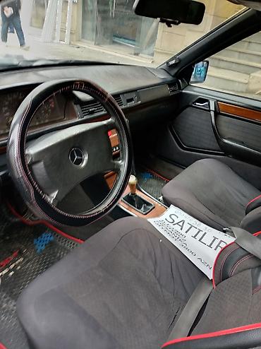 hyundai 2002 accent: Mercedes-Benz E 200: 2 l | 1990 il Sedan — 5