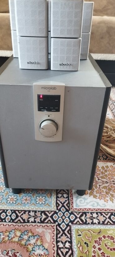 Динамики и колонки: Комплект акустической системы Microlab M-520. Состоит из сабвуфера и
