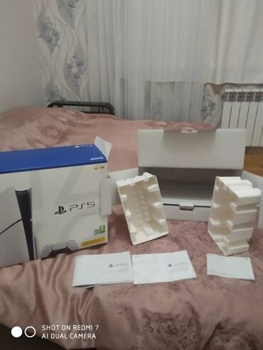 PS5 (Sony PlayStation 5): Ps5 boş karopka 20 mi djoyistik 15 disklər hamısı 8 wiwi rüter 15