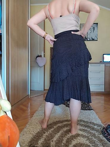 Suknje: Asimetrična midi suknja na preklop, tamnoplava sa sitnim belim — 4