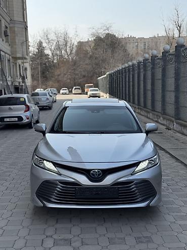 Toyota: Toyota Camry: 2018 г., 2.5 л, Вариатор, Гибрид, Седан — 1