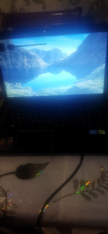 Planşetlər: Intel Core i5, 15.6 "