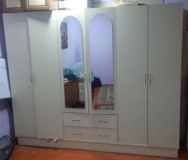 Dolablar: Açılan, 5 qapı Düz dolab, Şifonyer