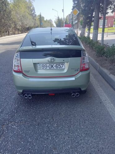 Toyota: Toyota Prius Hybrid – liftbek - Yanacaq sistemi: hibrid (benzin + — 3