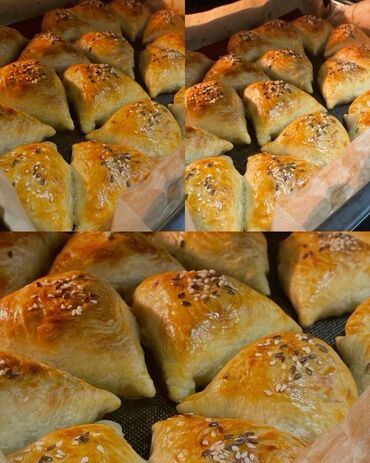 Выпечка, хлебобулочные изделия: Сосиски в тесте, свежая выпечка из пекарни. - Румяная, глянцевая — 4