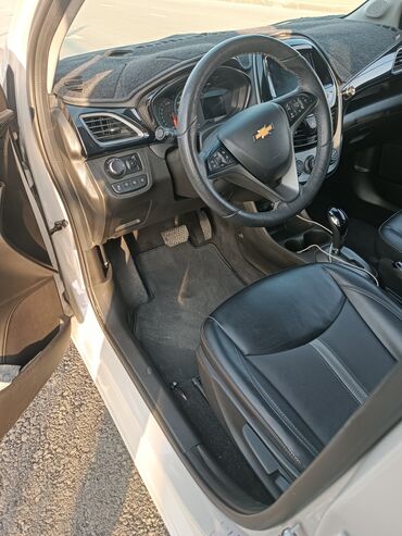 Chevrolet: Chevrolet Spark: 2018 г., 1 л, Вариатор, Бензин, Хэтчбэк — 15