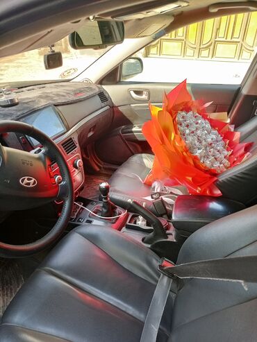 Hyundai: Əsas xüsusiyyətlər: - Kuzov: sedan, qara rəng, xrom bəzəklər - — 5