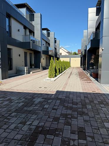 таунхаусы в бишкеке: 6 комнат и более, 260 м², 2 соток, Киргизия 1 Газ, Канализация — 3