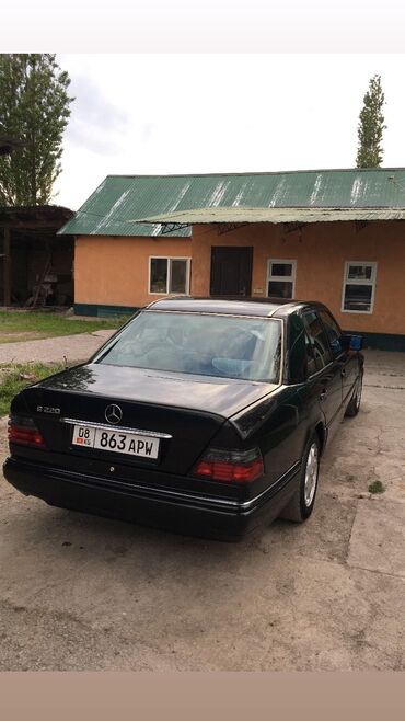 вито 2 2: Mercedes-Benz E 220: 1994 г., 2.2 л, Механика, Бензин, Седан