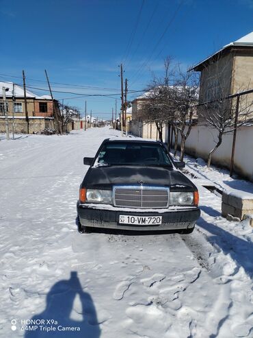 mercedes satisi: Mercedes-Benz 190: 1.8 l | 1992 il Sedan