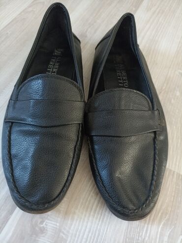 мужская обувь 41: Продаю туфли, состояние отличное