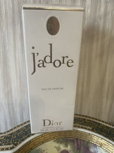 Ətriyyat: Dior J'adore Eau de Parfum, 50 ml həcmində. Zərif və qadınsı ətirlə lalafo.az -da Ətriyyat: Dior J'adore Eau de Parfum, 50 ml həcmində. Zərif və qadınsı ətirlə