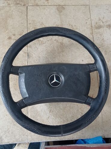 Sükanlar, rullar: Mercedes-Benz avtomobilləri üçün nəzərdə tutulmuş qara rəngli sükan