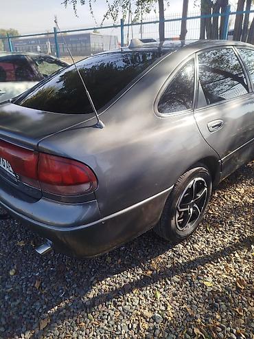 Mazda 626: 1992 г., 1.8 л, Механика, Бензин, Седан