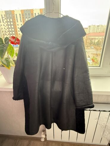 длинное трикотажное платье с капюшоном: Дублёнка женская, чёрная, с капюшоном. - Материал: натуральная овчина