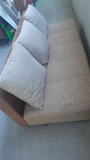 мебел шкав: Прямой диван, цвет - Коричневый, Б/у