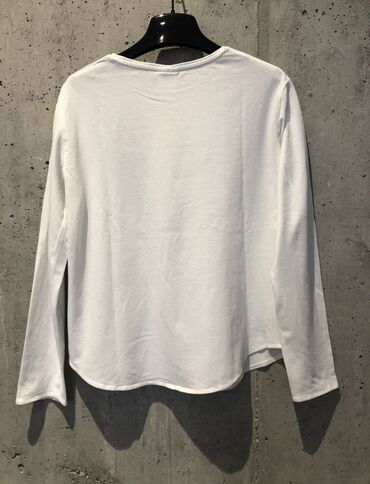 Majice: DVE Nove ZARA MAJICE Velicina 11 - 12 god Tamnije sive boje u odnosu — 10