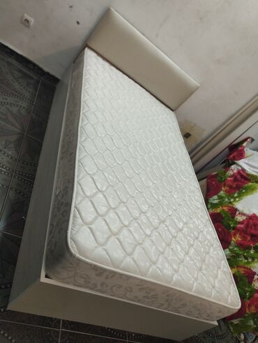 islenmis mebel alisi: TehiTək nəfərlik çarpayı. 150azn ideal veziyetde ortopedik matrasla