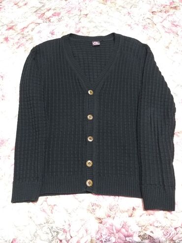 свитер на пуговицах мужской: Продаю б/у джемпер на пуговицах, размер L 
Цена: 200 сом