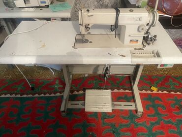 машинка для шитья обуви: Прямострочка в рабочем состоянии