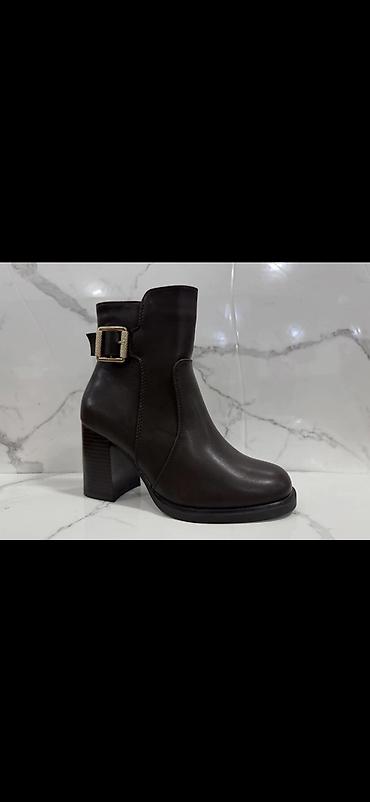 Gležnjače: Modne ženske i muške čizme – više modela - Bež ženske čizme do članka — 8