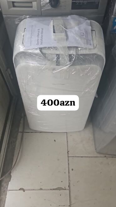 Soyuducular: Ağ rəngdə, yuxarıdan doldurulan paltaryuyan maşını. Kompakt ölçülərə