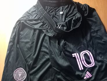 Спортивная форма: Именитый футболист в период клубного футбола! Комплект: футболка с — 15