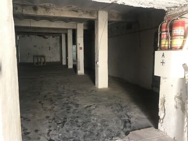 Anbar və emalatxanalar: Anbar/istehsalat sahəsi - Şəhər daxili həyətyanı zonada yerləşən — 11