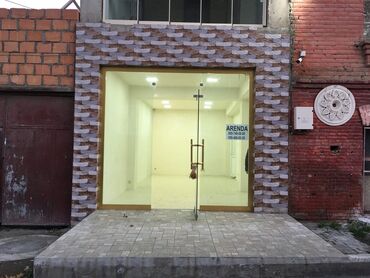 Ofislər: Gəncə şəhərində Mərkəzdə İcra hakimiyyətinin qarşisindaki kucede — 10