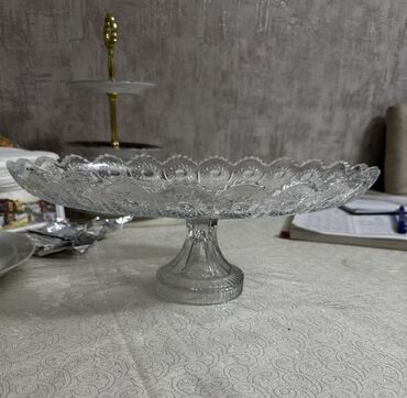 Duz istiot qabları: Şüşə Pater/Fruqtovnica – dekorativ ayaqlı qab - Material: qalın