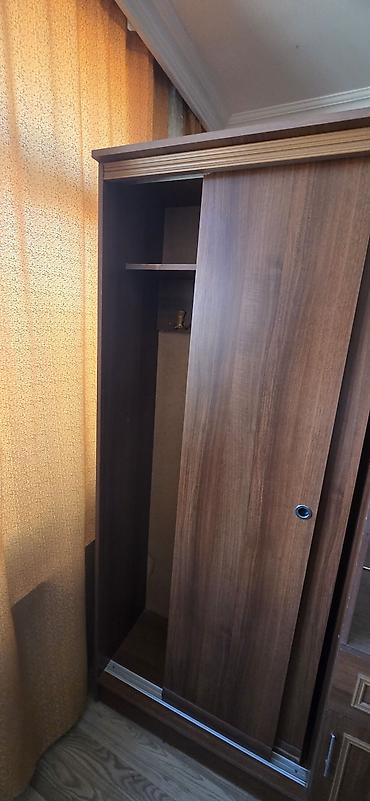 modern stol stullar: Güzgülü sürgülü dolab - Material: taxta/laminat örtüklü, qəhvəyi ağac — 3