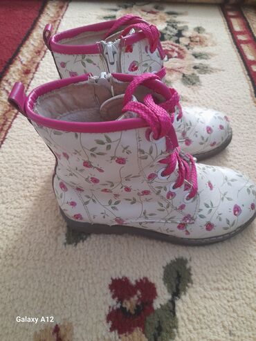 Детская обувь: 29 размер,18.5см размер стельки
состояние отличное — 9